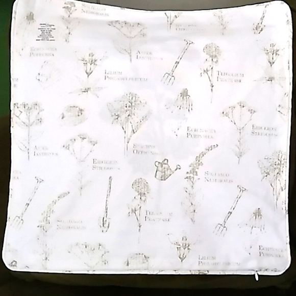 NWOT Embroidered Floral Cushion Cover  16" x 16". - Picture 3 of 5